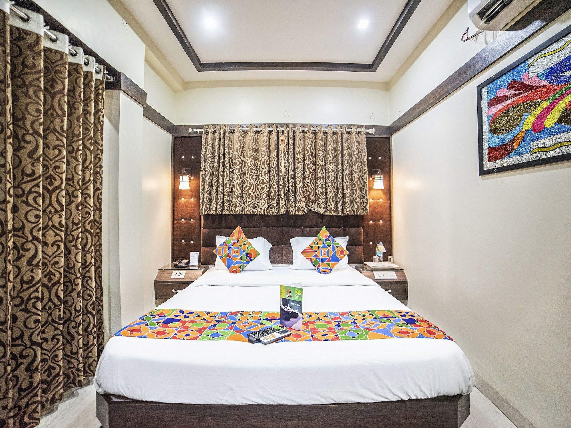 FabHotel Santoor Geeta Bhawan Square Indore Bagian luar foto