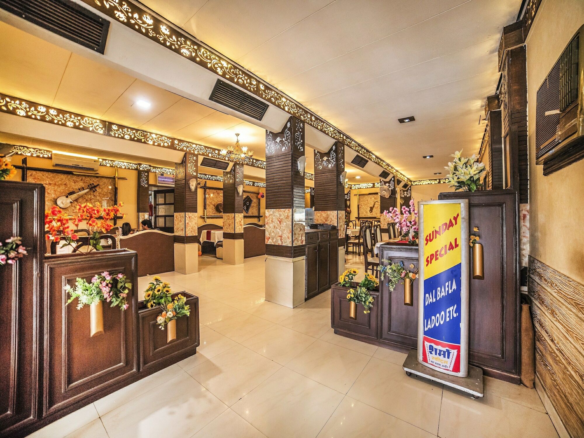 FabHotel Santoor Geeta Bhawan Square Indore Bagian luar foto